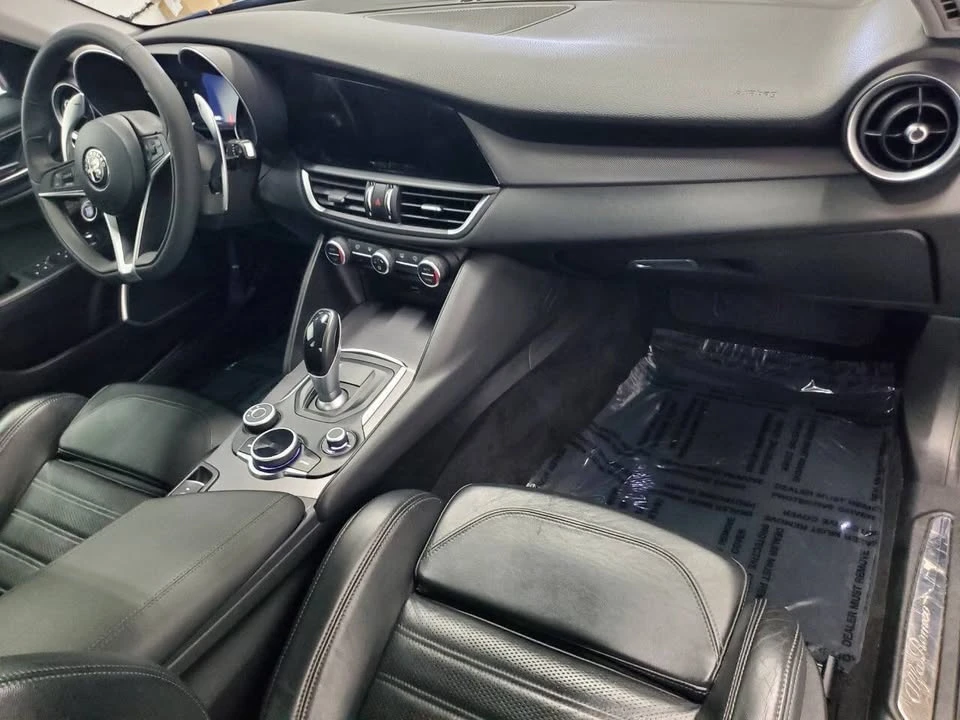 2017 Alfa Romeo Giulia - Image 14 of 20
