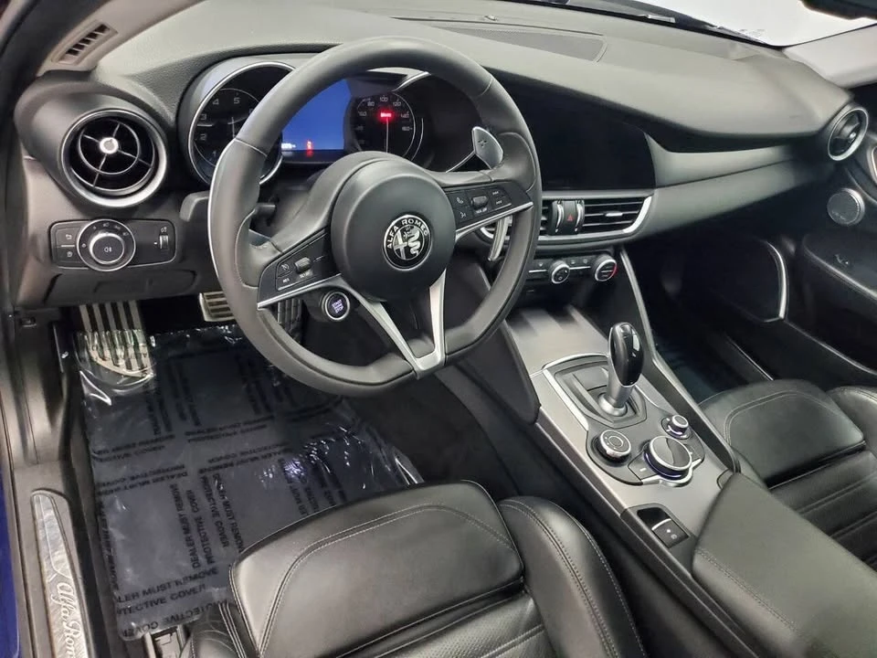 2017 Alfa Romeo Giulia - Image 8 of 20
