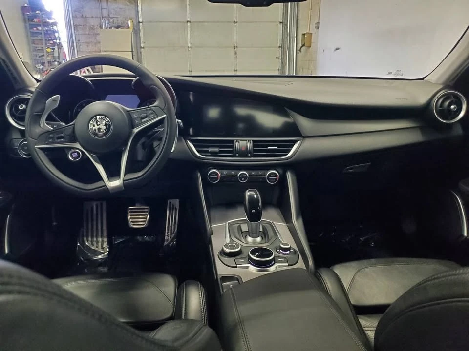 2017 Alfa Romeo Giulia - Image 11 of 20