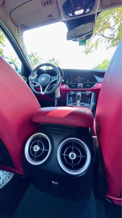 2017 Alfa Romeo Giulia - Image 5 of 12