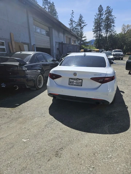 2017 Alfa Romeo Giulia - Image 5 of 13