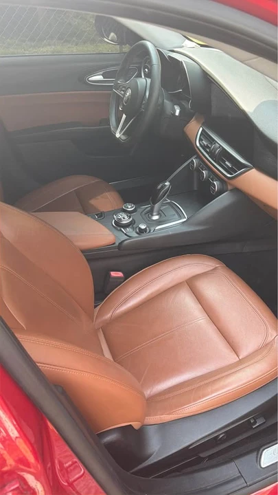 2017 Alfa Romeo Giulia - Image 5 of 11