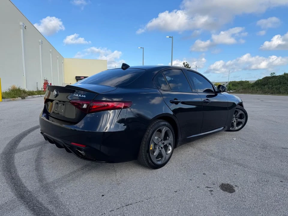 2017 Alfa Romeo Giulia - Image 5 of 10