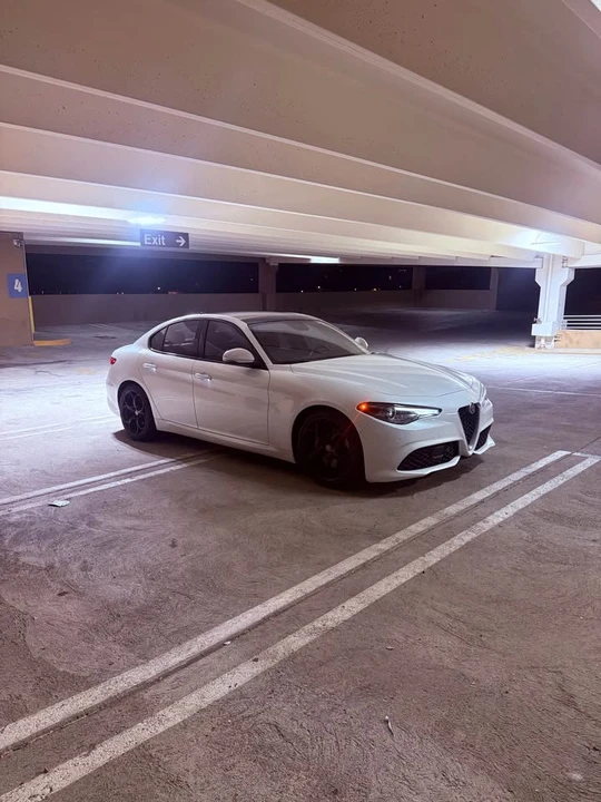 2017 Alfa Romeo Giulia - Image 7 of 8