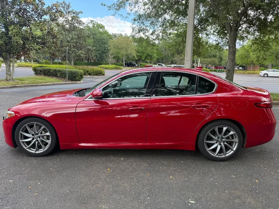 2017 Alfa Romeo Giulia - Image 5 of 11