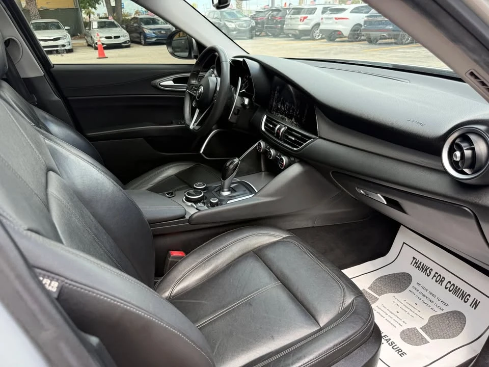2017 Alfa Romeo Giulia - Image 15 of 16