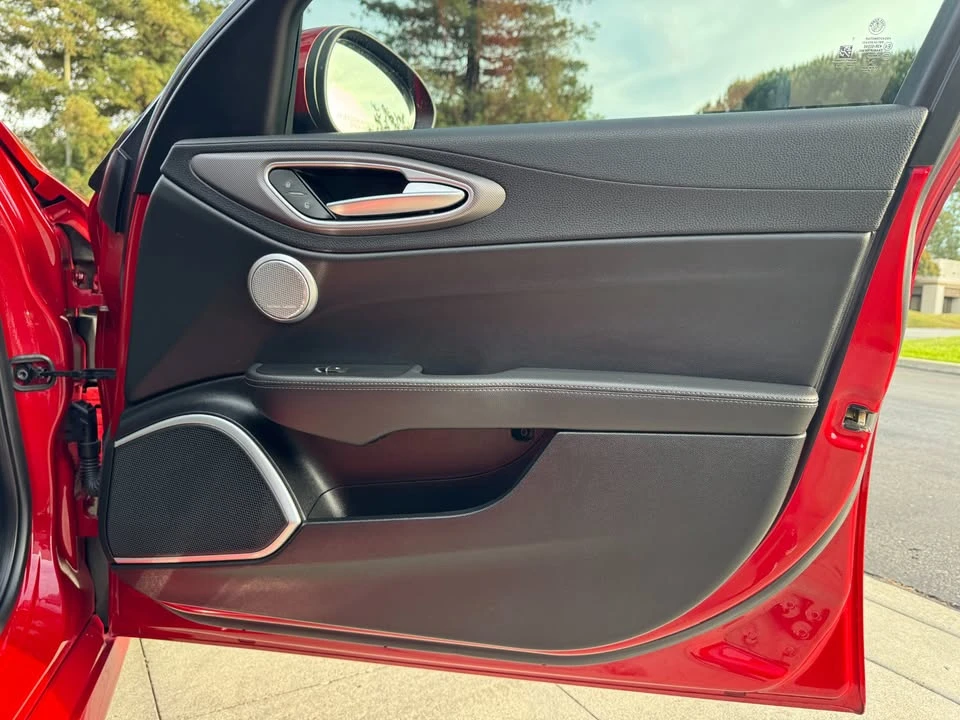 2017 Alfa Romeo Giulia - Image 20 of 20