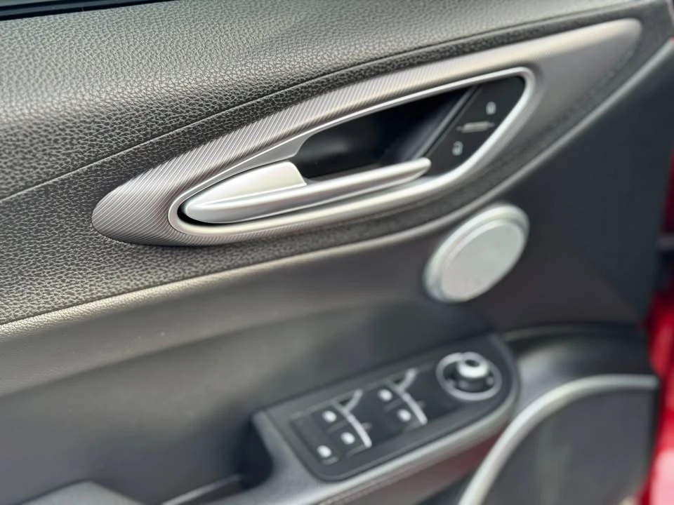 2017 Alfa Romeo Giulia - Image 13 of 20