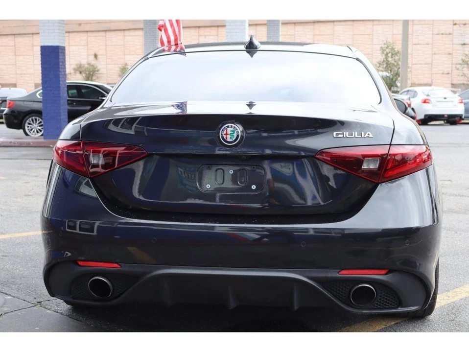 2017 Alfa Romeo Giulia - Image 5 of 20