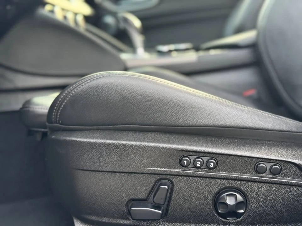 2017 Alfa Romeo Giulia - Image 14 of 20
