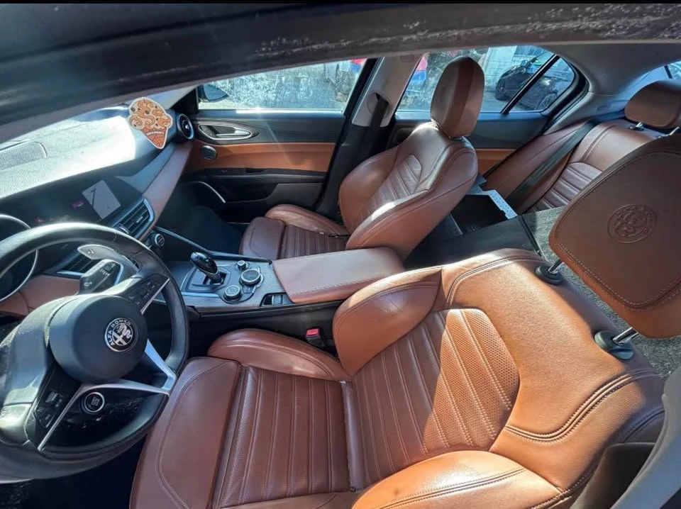 2017 Alfa Romeo Giulia - Image 11 of 12