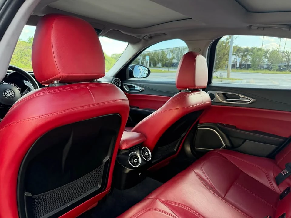 2017 Alfa Romeo Giulia - Image 9 of 10