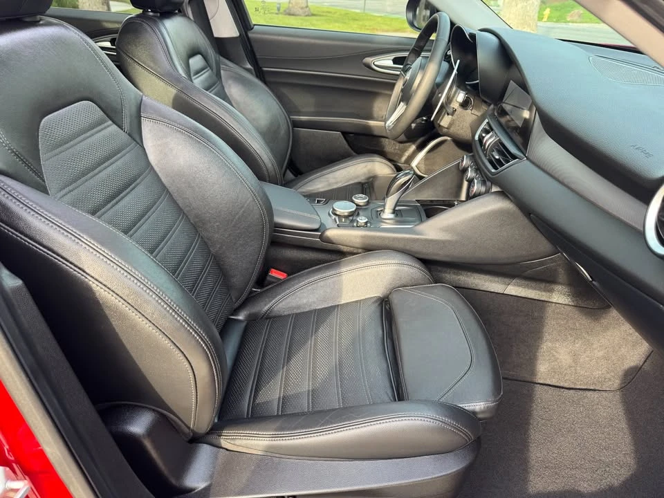 2017 Alfa Romeo Giulia - Image 19 of 20