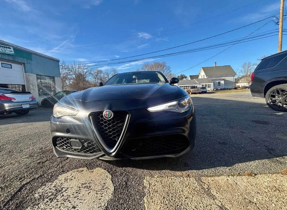 2017 Alfa Romeo Giulia - Image 5 of 12