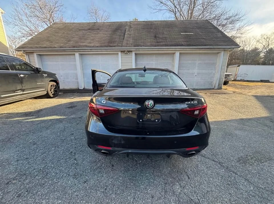 2017 Alfa Romeo Giulia - Image 9 of 12