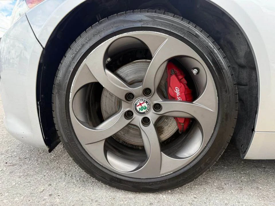 2017 Alfa Romeo Giulia - Image 17 of 17