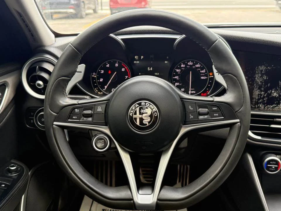 2017 Alfa Romeo Giulia - Image 9 of 17