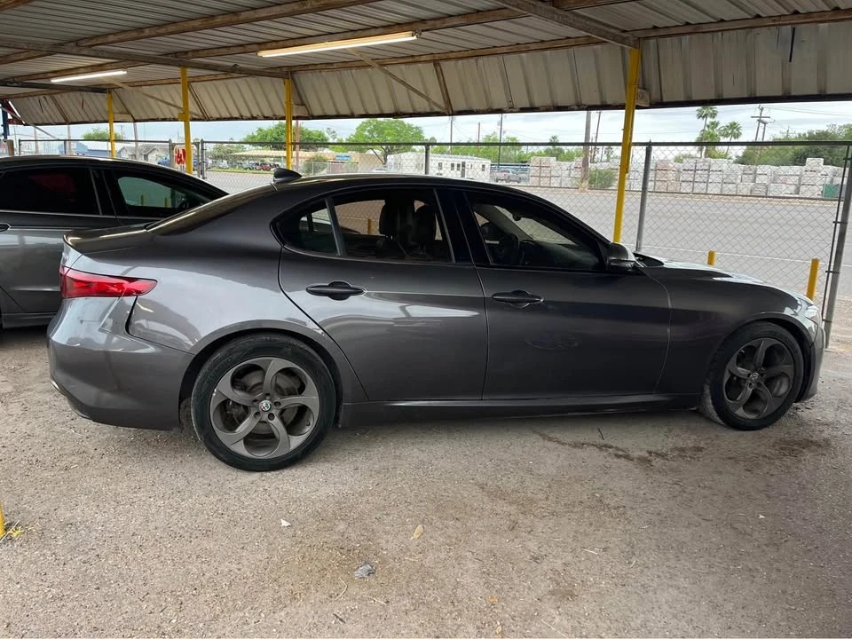 2017 Alfa Romeo Giulia - Image 6 of 10