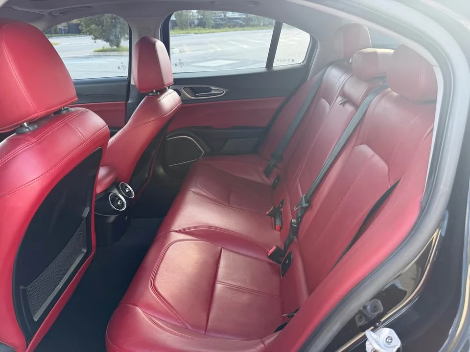 2017 Alfa Romeo Giulia - Image 8 of 10