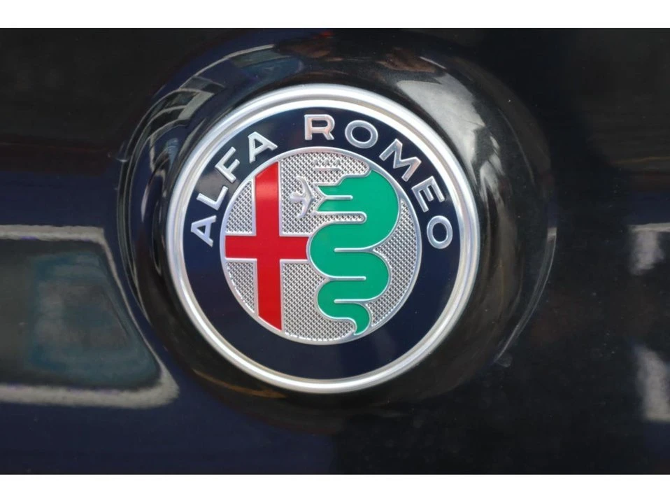 2017 Alfa Romeo Giulia - Image 6 of 20