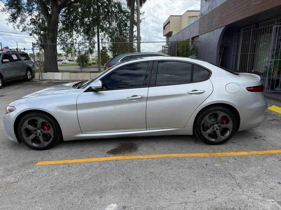 2017 Alfa Romeo Giulia - Image 6 of 17