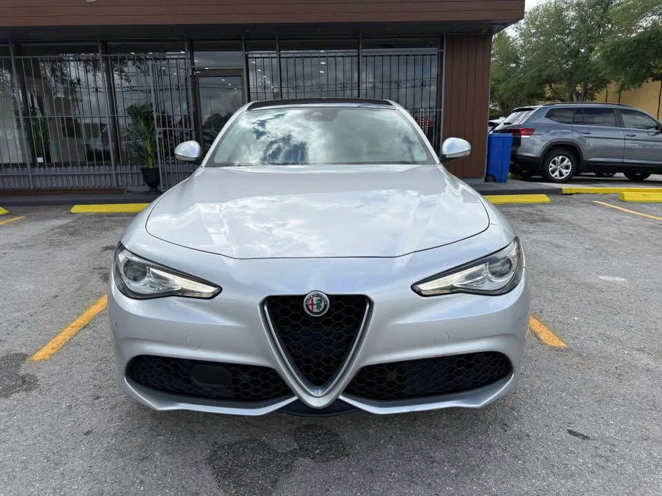 2017 Alfa Romeo Giulia - Image 17 of 18