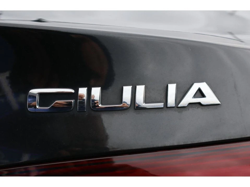 2017 Alfa Romeo Giulia - Image 7 of 20