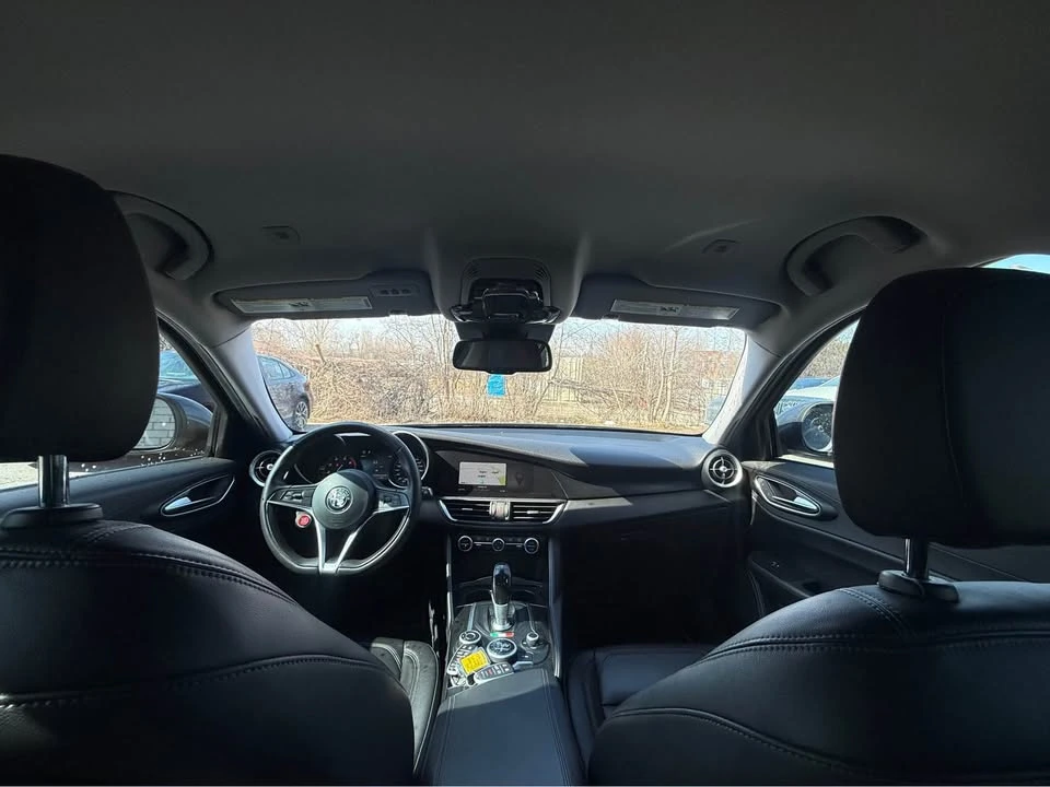 2017 Alfa Romeo Giulia - Image 17 of 19