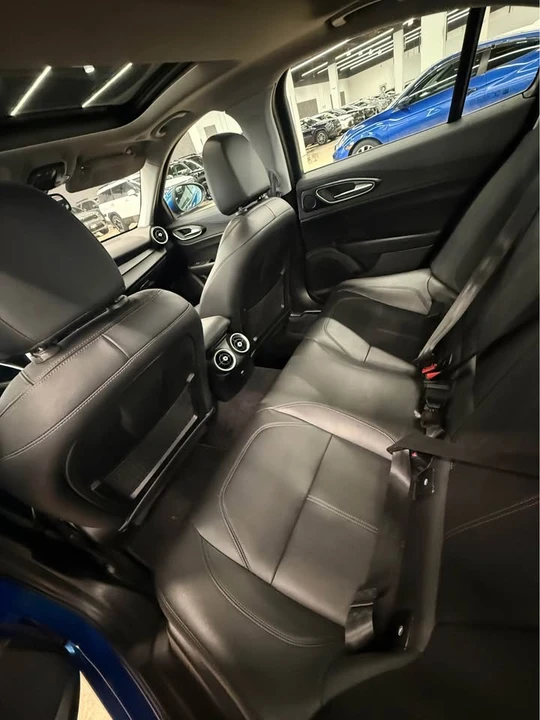 2017 Alfa Romeo Giulia - Image 6 of 10