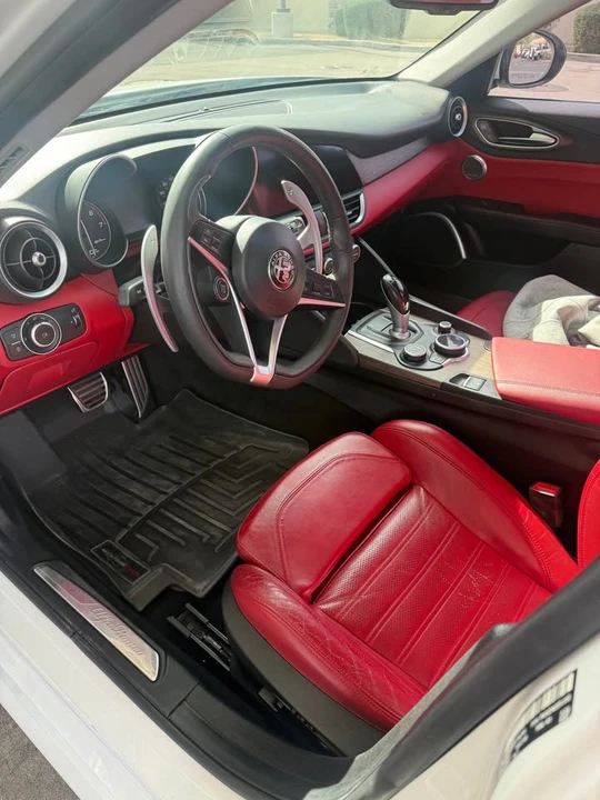 2017 Alfa Romeo Giulia - Image 6 of 8