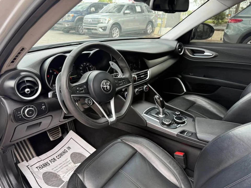 2017 Alfa Romeo Giulia - Image 15 of 17