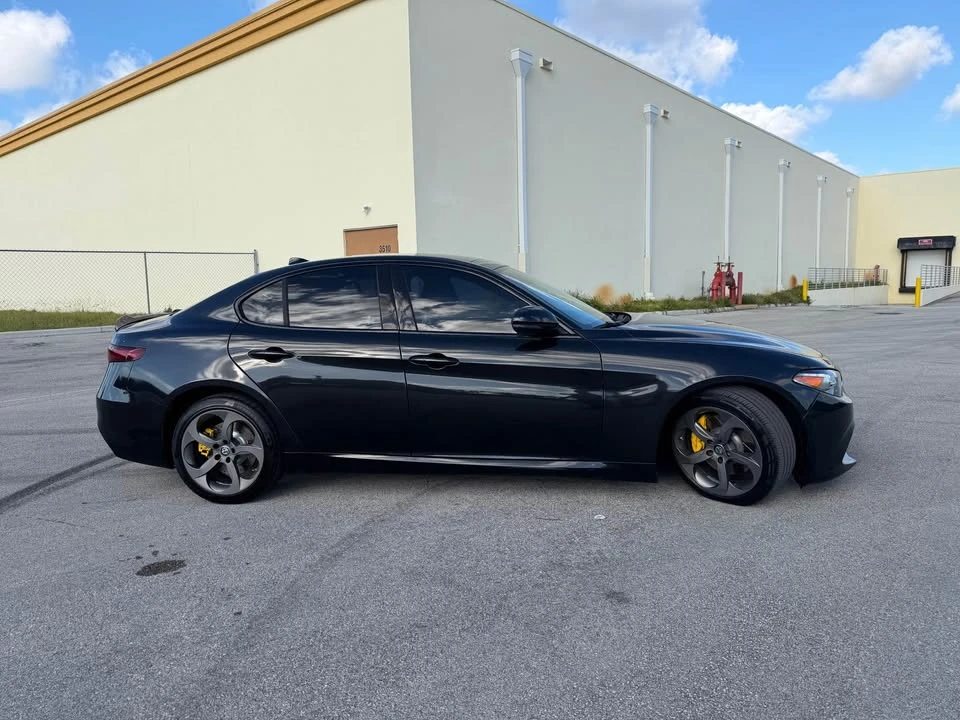 2017 Alfa Romeo Giulia - Image 4 of 10