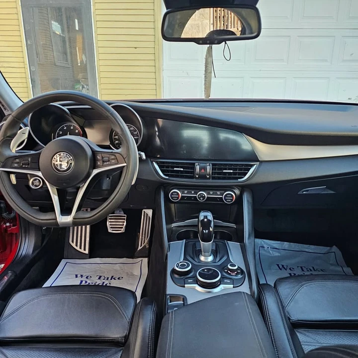 2017 Alfa Romeo Giulia - Image 5 of 7