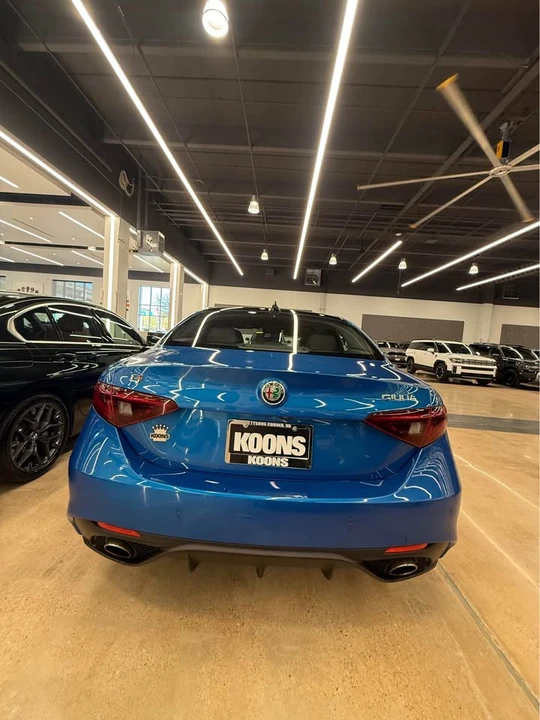 2017 Alfa Romeo Giulia - Image 9 of 10