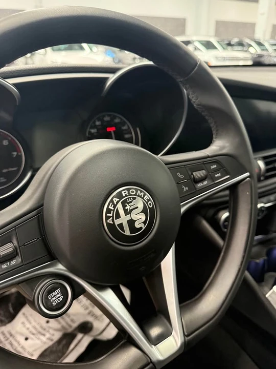 2017 Alfa Romeo Giulia - Image 4 of 10