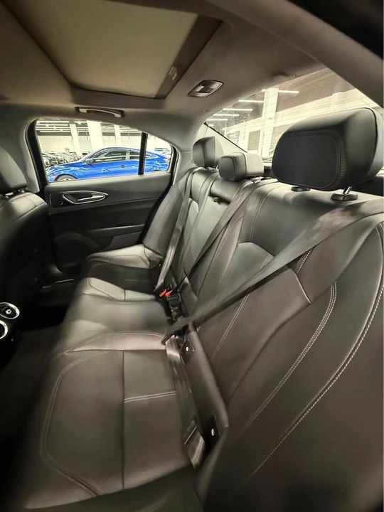 2017 Alfa Romeo Giulia - Image 7 of 10