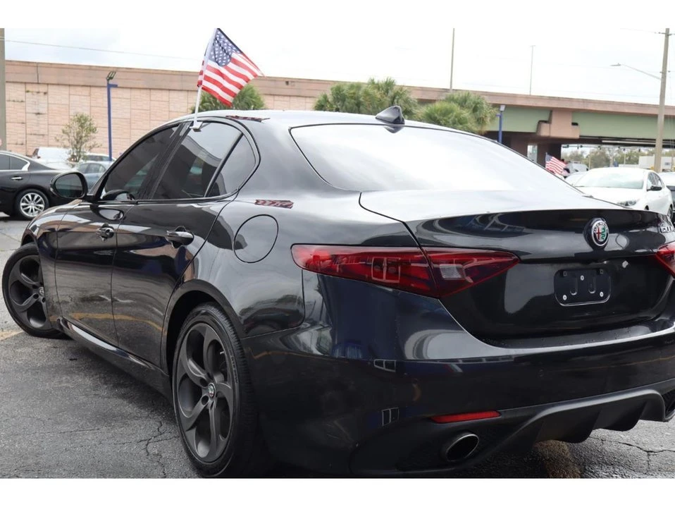 2017 Alfa Romeo Giulia - Image 8 of 20