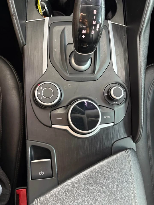 2017 Alfa Romeo Giulia - Image 14 of 15