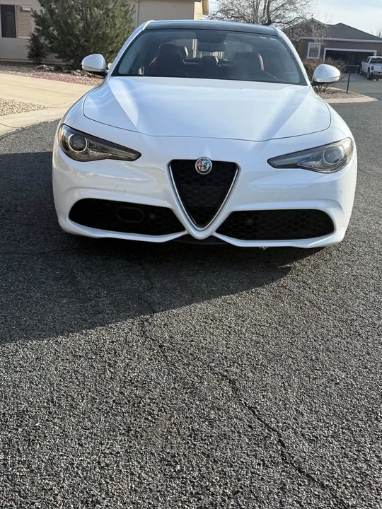 2017 Alfa Romeo Giulia - Image 5 of 8
