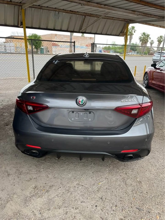 2017 Alfa Romeo Giulia - Image 4 of 10