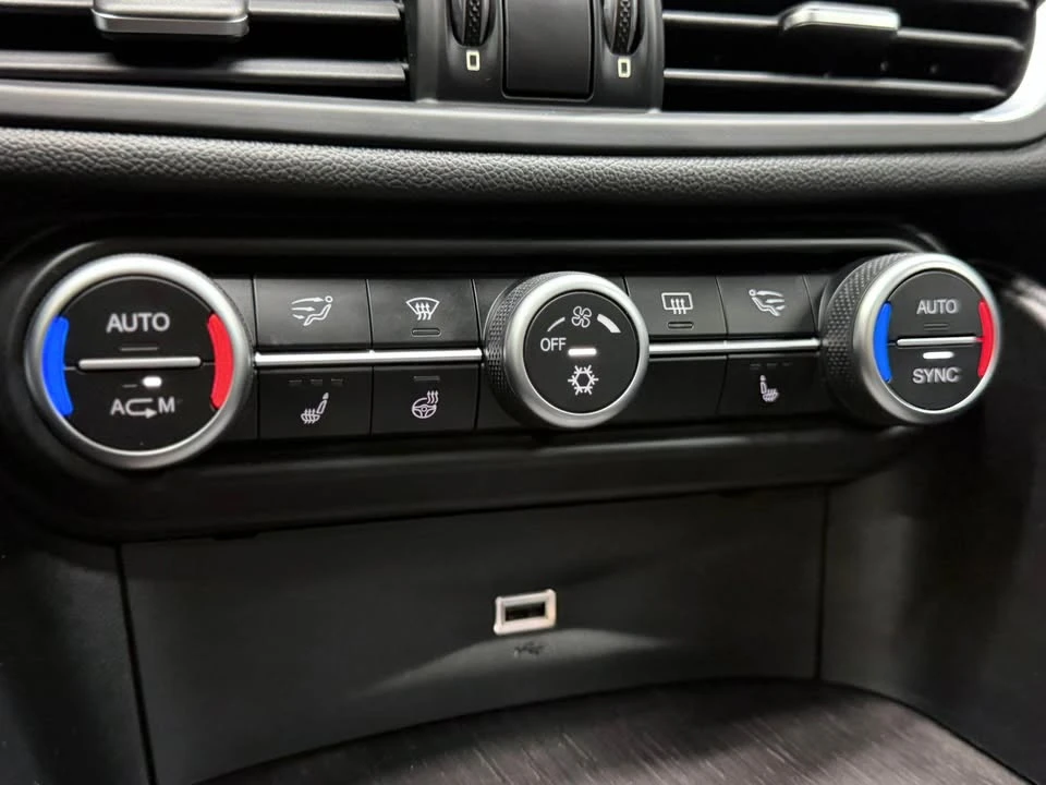2017 Alfa Romeo Giulia - Image 6 of 15