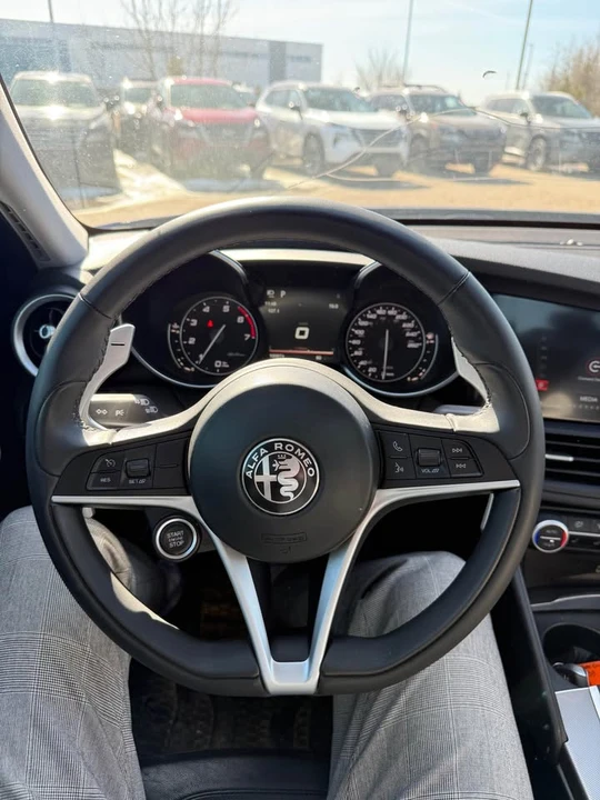 2017 Alfa Romeo Giulia - Image 14 of 17
