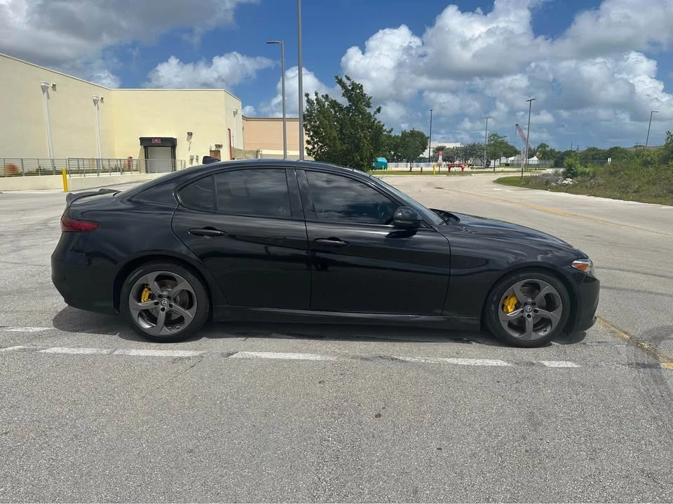 2017 Alfa Romeo Giulia - Image 4 of 11