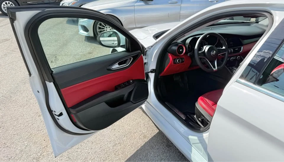 2017 Alfa Romeo Giulia - Image 8 of 20