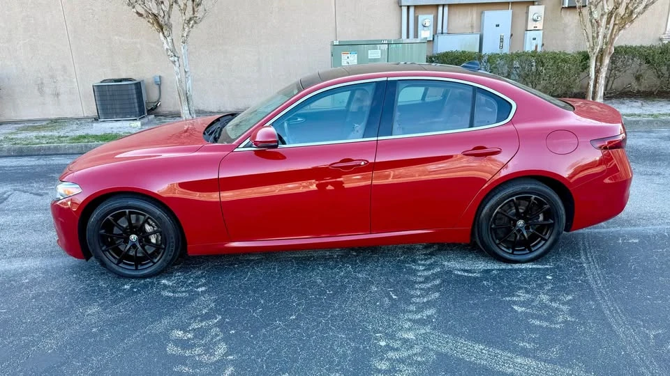 2017 Alfa Romeo Giulia - Image 10 of 15