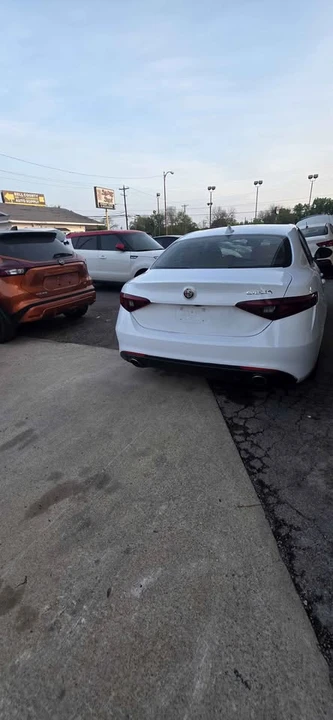 2017 Alfa Romeo Giulia - Image 2 of 9