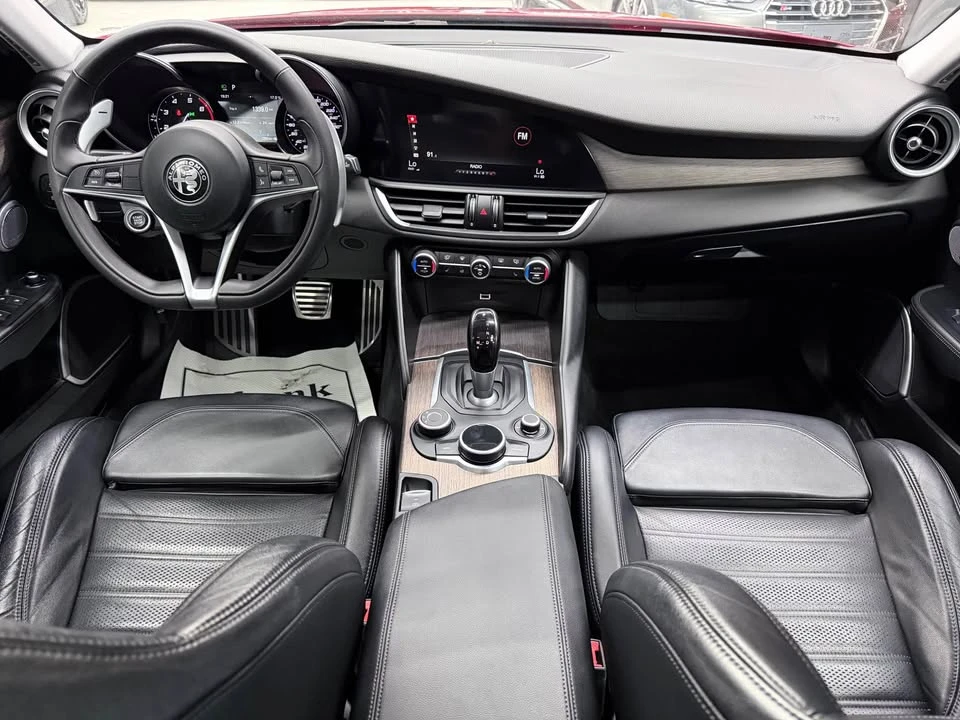 2017 Alfa Romeo Giulia - Image 7 of 20