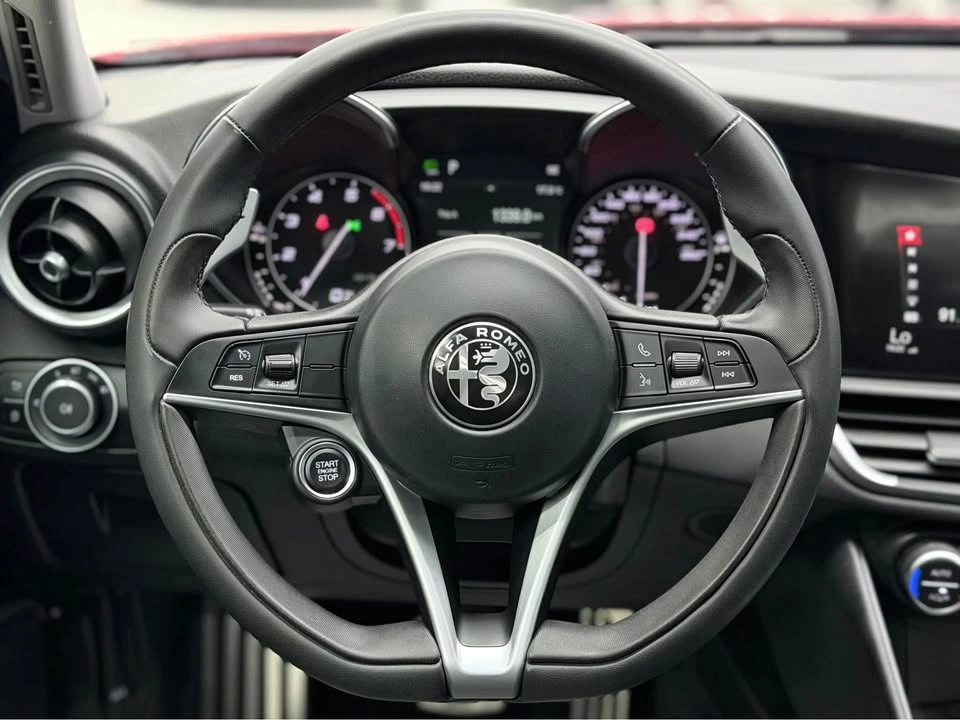 2017 Alfa Romeo Giulia - Image 9 of 20