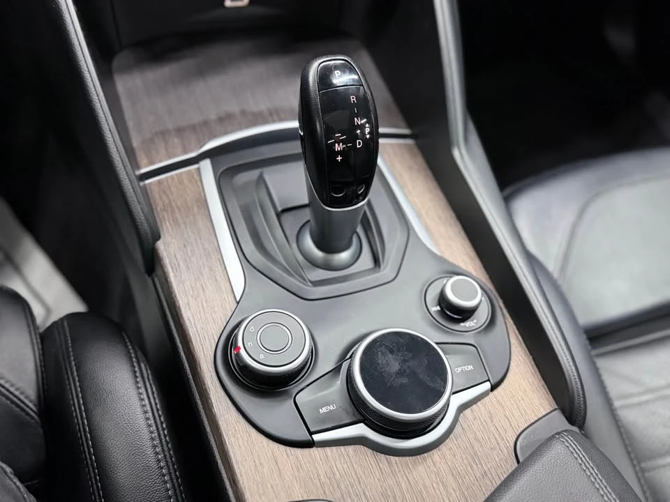 2017 Alfa Romeo Giulia - Image 14 of 20