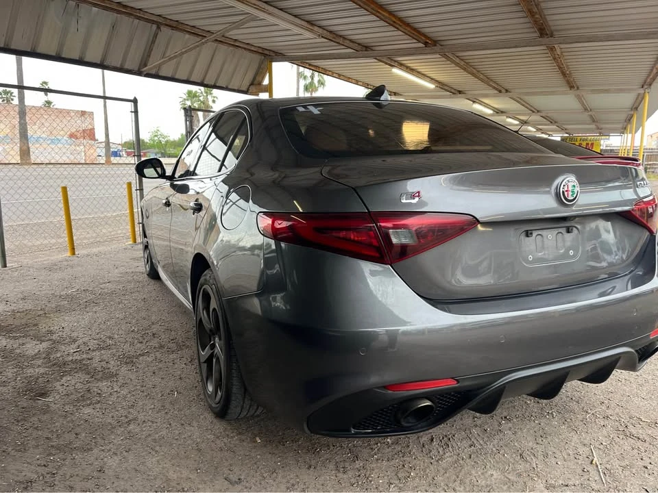 2017 Alfa Romeo Giulia - Image 5 of 10